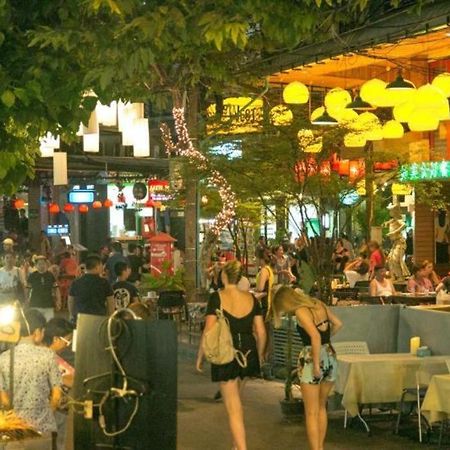 The Street Hostel Bangkok Exterior photo